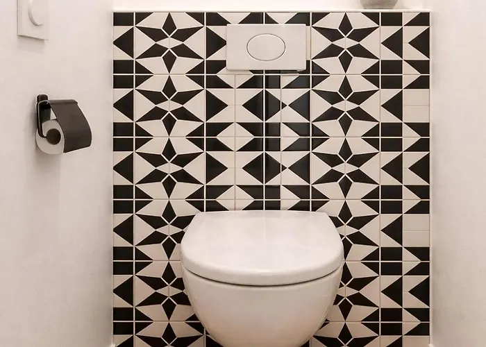 2 Pieces Idealement Situe A Cote De Montmartre Apartment Paris